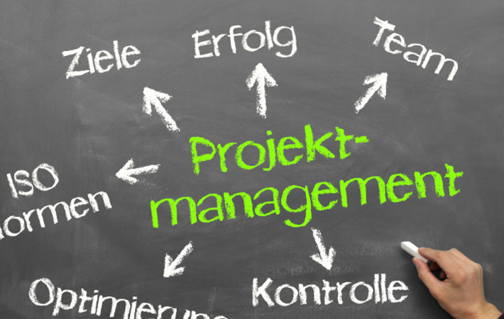 Ich helfe Ihnen Ihre Projekte erfolgreich umzusetzen. Meine Erfahrung basiert auf über 20 Jahren Arbeit in Projekten als Projektmanager und Programmleiter in mittelständischen Unternehmen. Ich plane und steuere Ihre Projekte auf das Ziel ausgerichtet und umsichtig. Egal, ob klassischer Wasserfall oder modernes und agiles Projektvorgehen: Gemeinsam bringen wir Ihr Vorhaben zu einem guten Ende.  